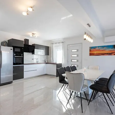 Villa Holiday House Seaview, Rovanjska